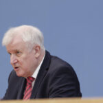 Seehofer tauscht Rassismus-Studie gegen Überwachungssoftware