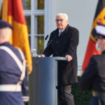 Der Bundespräsident zitiert das Gelöbnis der Bundeswehr unkorrekt