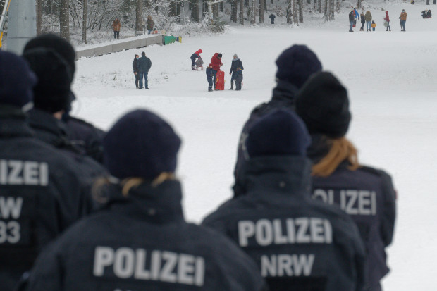 Rodelspaß und Polizei: Die Zerreißprobe zwischen Ratio und Emotion