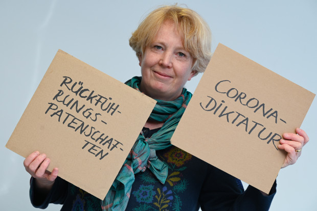 „Corona-Diktatur“ und „Rückführungspatenschaften“
