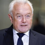 Maskenpflicht: Kubicki fordert Ende, Lambrecht Überprüfung