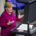 Merkel belehrt den Bundestag: „Es nützt nichts, den ganzen Tag zu kritisieren.“