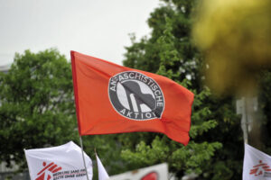 Der Schlepperei vor Libyen angeklagter Kapitän bekennt sich zur Antifa