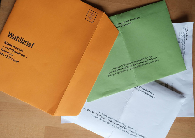 Trend zur Briefwahl: Die Wahlkabine ist der zentrale Ort der Demokratie