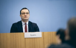 Spahns Maskenaffäre: Ministerium zahlte Fiege 40 Mio. Euro Abschlag im Voraus
