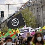 Demo gegen „Polizeigewalt“ – wie die Wohlfühl-Linke Extremisten die Bahn frei machen will