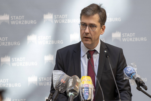 Würzburgs Oberbürgermeister kooperiert mit der „Seebrücke“ – und die retweetet die Antifa