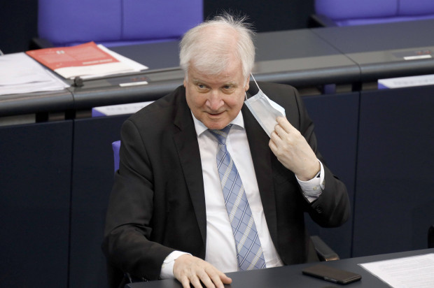 Nach Würzburg behauptet Seehofer einen Mangel staatlicher Integrationsbemühungen
