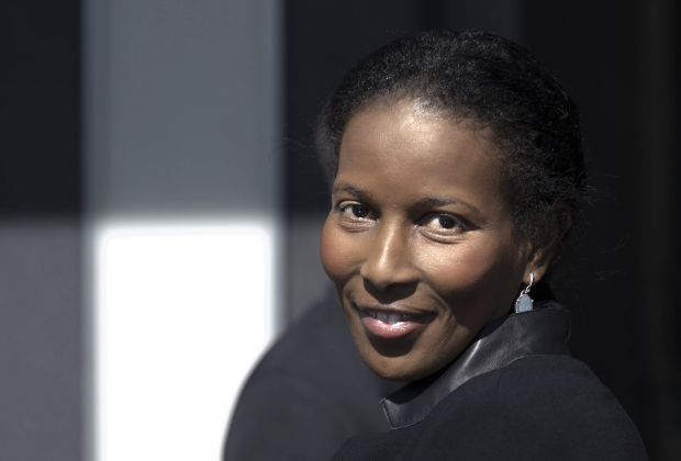 Buch „frauenfeindlich“: Deutsche Journalistin schreibt gegen Ayaan Hirsi Ali