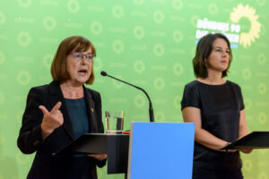 Grüne Ministerin twittert über den Elektro-Dienstwagen – und fährt im Verbrenner
