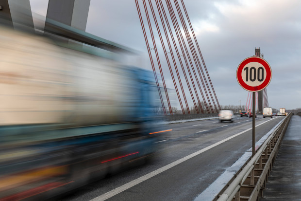 Die Deutsche Autoindustrie rechnet mit Tempolimit
