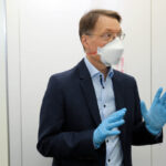 Nicht verzagen, Lauterbach fragen: „Schmutzige Impfung“ oder „saubere Infektion“