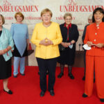 Die Unernsten: Es ist Krise und die Verteidigungsministerin backt Flammkuchen