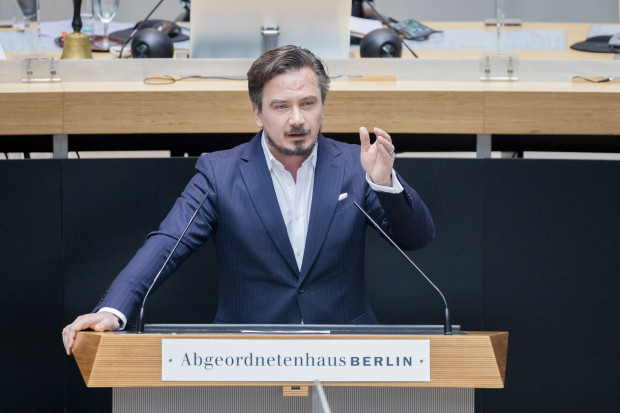 „Aufhören, Flüchtlinge als Umsatzbringer für Sozialunternehmen zu betrachten“