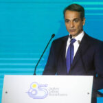 Mitsotakis berichtet von Rekordwachstum und will Schlepperringe zerschlagen