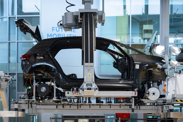 VW will in Deutschland Mitarbeiter entlassen und Autos aus China importieren