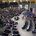 Der neue, schwache Bundestag: 3G-Theater, Diversity-Phrasen und NS-Vergleiche