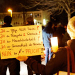 Kerzen vor Krankenhäusern: Pfleger-Protestaktion gegen Impfpflicht in Sachsen