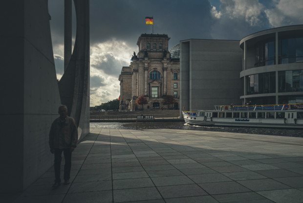 Deutschlands außenpolitische Alleingänge: Sehnsucht nach dem postnationalen Nirwana