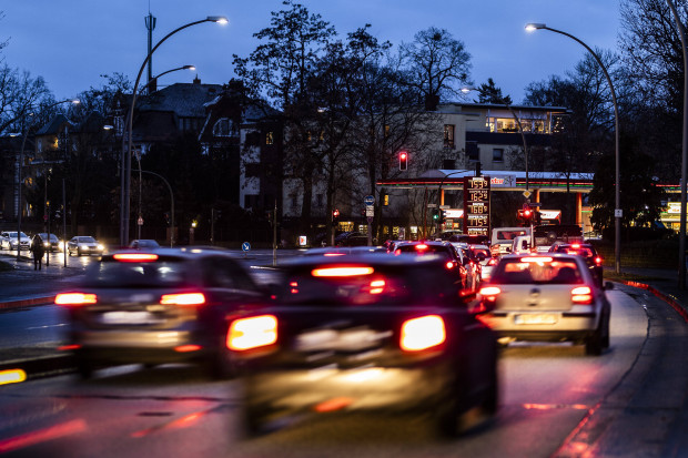 Deutsche Verkehrspolitik: Umverteilung von Arm nach Grün