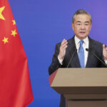 China gibt sich neutral: Der Drache lauert um die Ecke