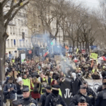 Demonstranten fordern Freiheit und Gleichheit vor dem Gesetz zurück: Laufen die „Impfpässe“ aus?