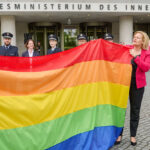 Der Regenbogen am Ende der Fahnenstange