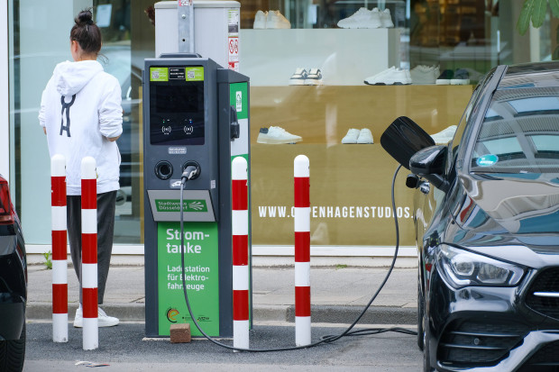 Setzt die Kaufprämien für E-Autos aus und lasst die AKWs länger laufen!