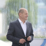 Scholz beim Bauern: „Das ist großartig, ich wechsle den Beruf “