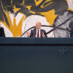 Mit Voll-Gas vor die Wand