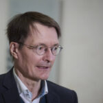 Karl Lauterbach droht zum Jahreswechsel Impfchaos