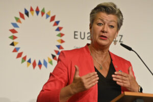 Lügt die EU-Innenkomissarin bei der anlasslosen Chatkontrolle?