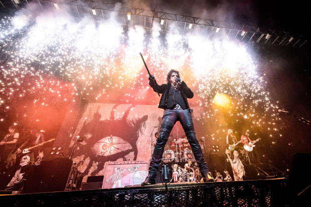Alice Cooper feiert seinen 75. Geburtstag und geht auf Tour