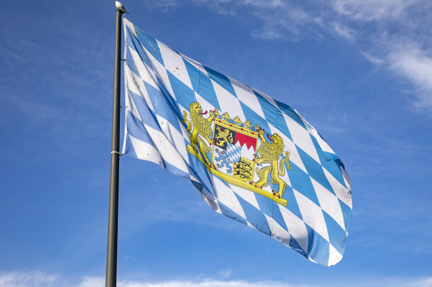 Auf Ihr Bayern! Schaut auf Eure Verfassung!