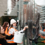 Klima-Extremisten der Letzten Generation beschmieren Grundrecht-Denkmal in Berlin mit Öl