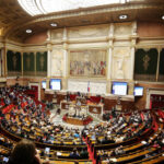 Frankreich: Erneut Unruhen nach Misstrauensvotum – Regierung angeschlagen