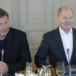 Kanzler Olaf Scholz verteidigt Robert Habecks umstrittenes LNG-Projekt