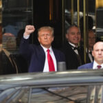 In Manhattan Anklageverlesung, in Mar-a-Lago Wahlkampfauftritt