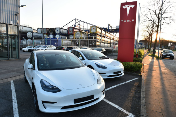 Tesla zieht an Audi vorbei