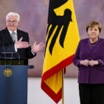 Steinmeier vergeigt sogar die Lobrede bei der fragwürdigen Merkel-Ehrung
