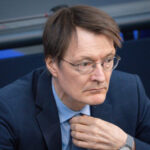 Karl Lauterbach stellt „Pflegereform“ vor – Beiträge steigen