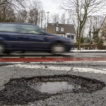Die Straßen verfallen – dem Staat fehlt das Geld zur Rettung