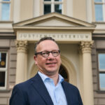 Wie ein grüner Justizminister Untersuchungen gegen Scholz sabotiert