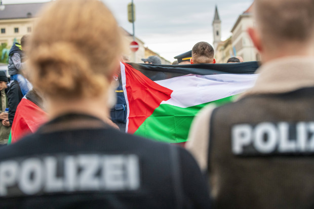 Auf den Straßen explodiert der Judenhass – und die Ampel will Bundespolizei ideologisch überwachen
