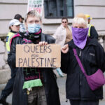 „Gays for Gaza – Queers for Palestine – Chickens for KFC“