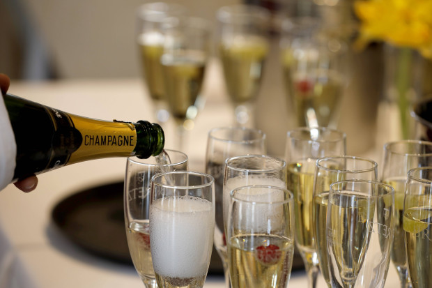 Und wenn die Not am größten ist: Champagner muss es sein!