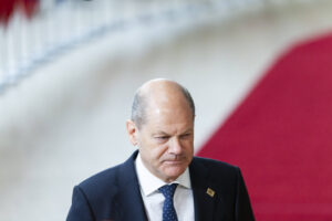 Scholz‘ neues Image: Der Kanzler versucht es mit Reue