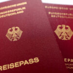 Mehr als 300 Ausländer ungeprüft eingebürgert – gegen Bargeld und Gebäck