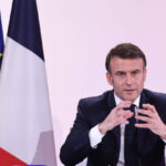 Wie Macron seine neue Regierung behutsam auf rechts dreht