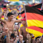 Die Gedanken sind frei! Sie zerreißen die Schranken und Mauern entzwei